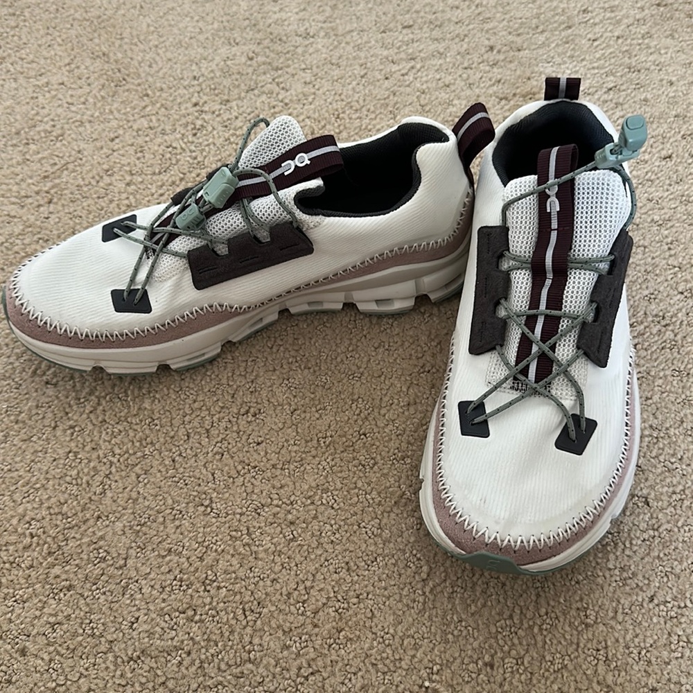 On cloud sneakers women